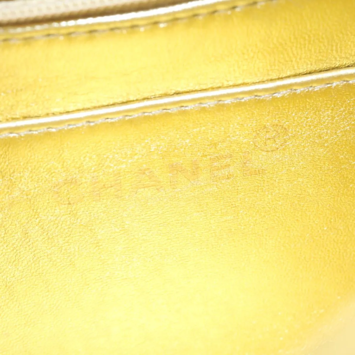 Chanel Matelasse Chain Flap Shoulder Bag Leather Gold CC Auth 25305A