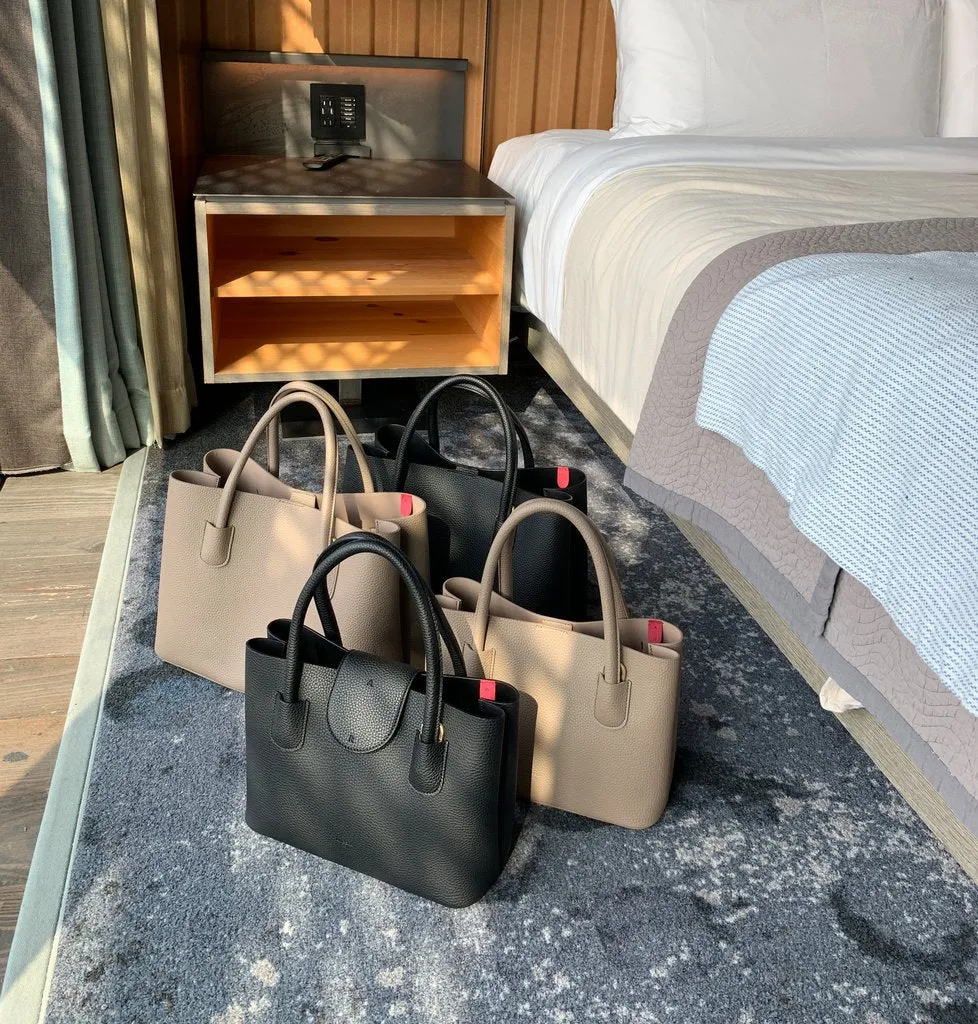 Cher Tote Mini 20 with Signet in Light Grey