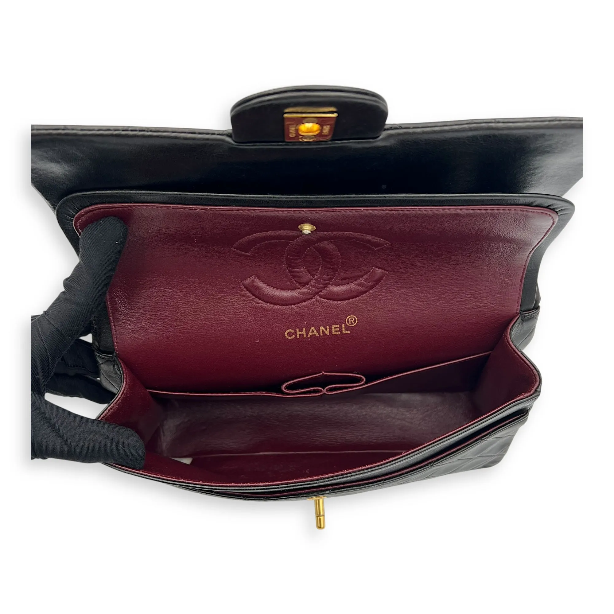 Classic Shoulder Bag Black in Lambskin, Gold hardware