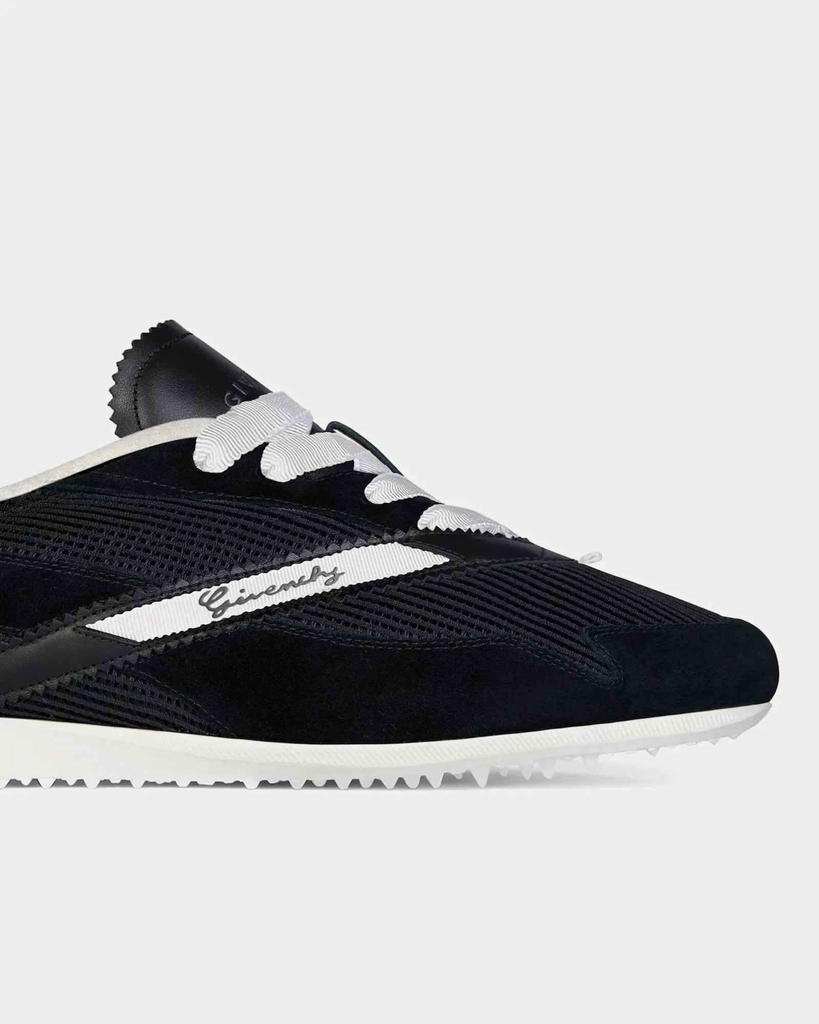 Folding Back Mesh, Suede & Leather Black / White Low Top Sneakers